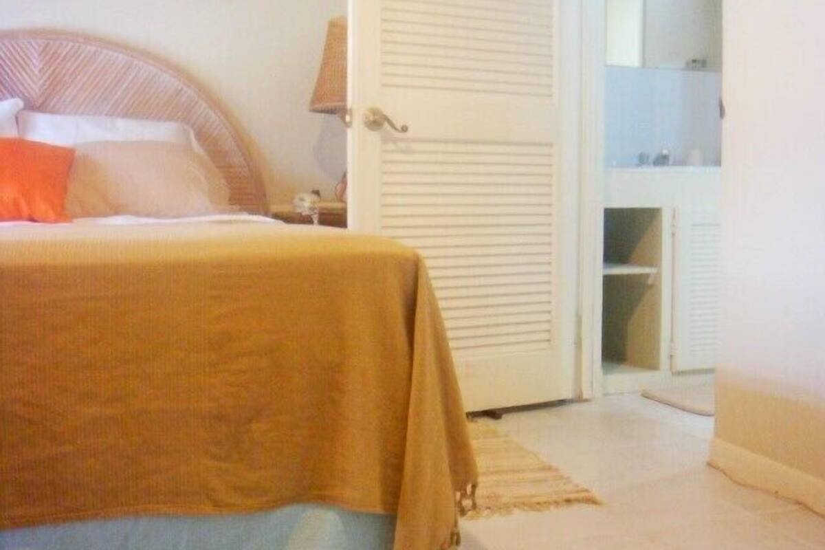 2 bedrooms, iron/ironing board, free WiFi