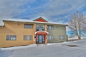 Condo, 2 Bedrooms | Exterior