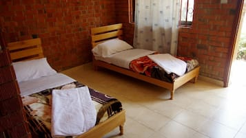 Twin Room | Free cribs/infant beds