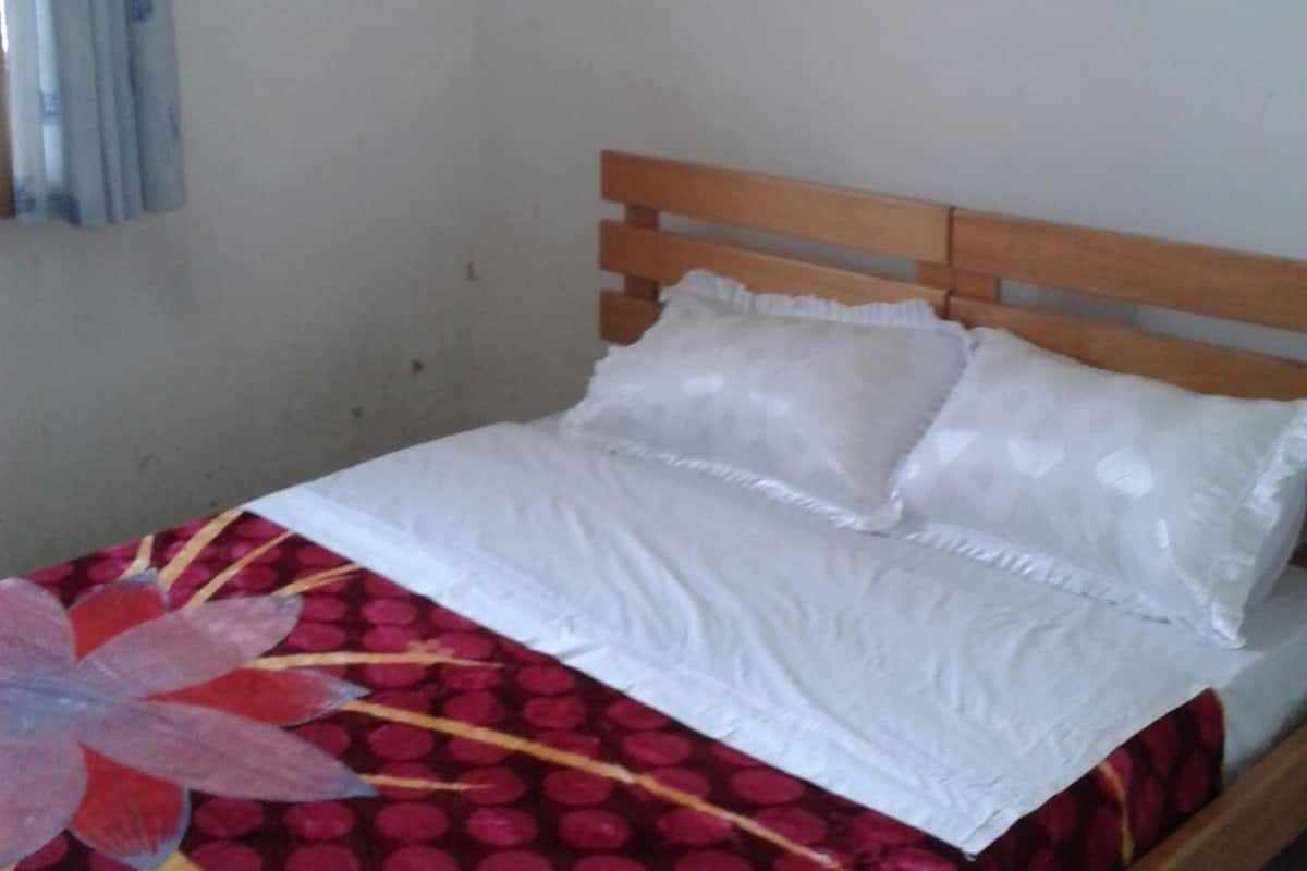 Double Room | Cribs (free)