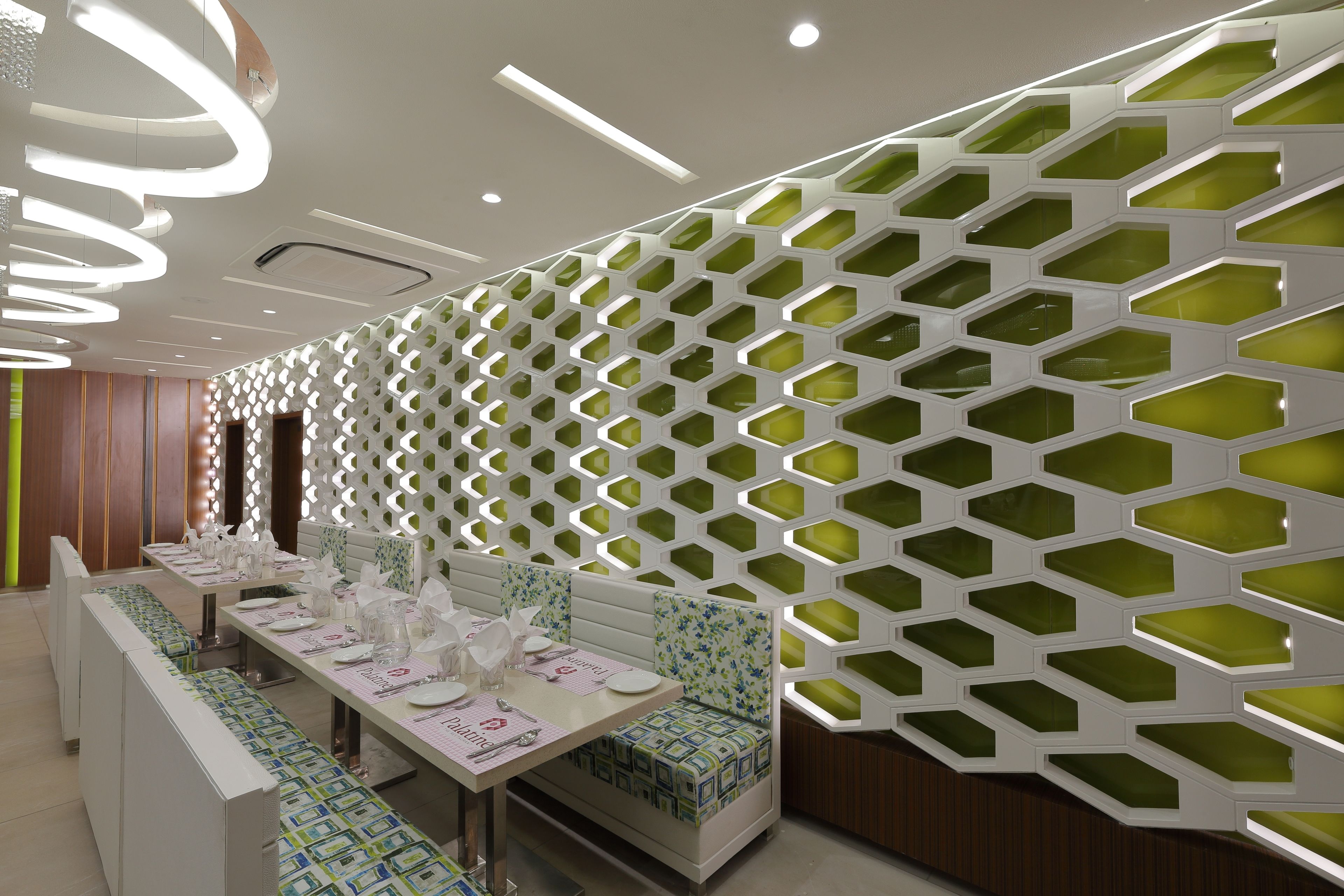 3 ห้องอาหาร, อาหารนานาชาติ