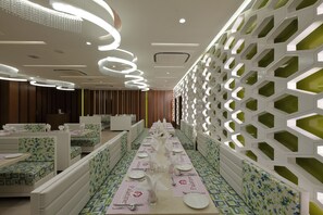 3 restaurants, international cuisine - Hotel Pragati The Grand (Ahmedabad)