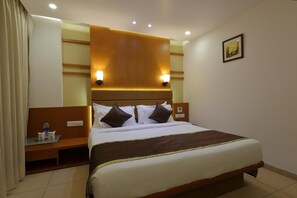 Minibar, in-room safe, desk, iron/ironing board - Hotel Pragati The Grand (Ahmedabad)