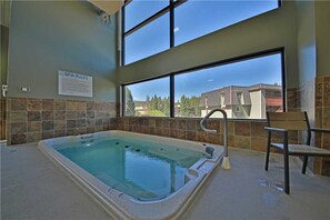 Indoor spa tub