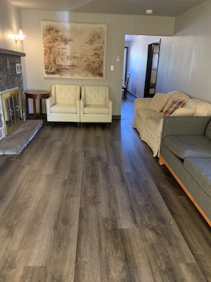 Deluxe Cottage, 3 Bedrooms | Living area | 40-inch TV with cable channels - Glen Garry Motel and Cottages (North Bay)