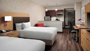 Estudi, 2 llits de matrimoni | Roba de llit d'alta qualitat i matalassos amb encoixinament addicional