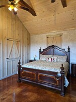 Pillowtop-bedden, een bureau, gratis wifi, individueel gedecoreerd