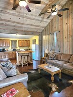 Room (Hugeloben Hutte - Hilltop Cottage) | Private kitchen | Fridge, microwave, oven, stovetop