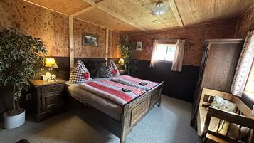 Romantisk hytte, 1 kingsize-seng, ikke-røyk, privat bad (The Cabin) | Lydisolert og wi-fi (inkludert)