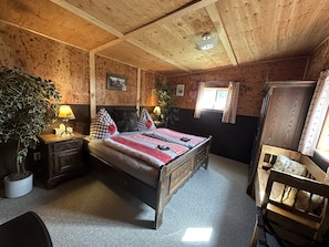 Romantic Cabin, 1 King Bed, Non Smoking, Private Bathroom (The Cabin) | 2 bedrooms, soundproofing, free WiFi
