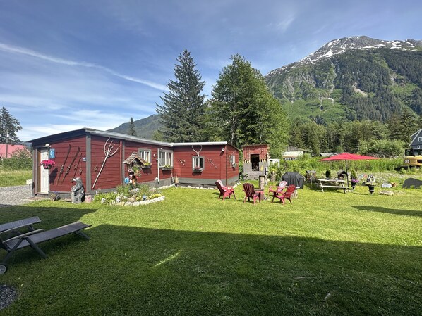 Romantisk hytte, 1 kingsize-seng, ikke-røyk, privat bad (The Cabin) | Eget kjøkken | Kjøleskap, mikrobølgeovn og kaffetrakter/tekoker