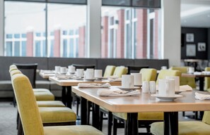 Der serveres morgenmad og aftensmad