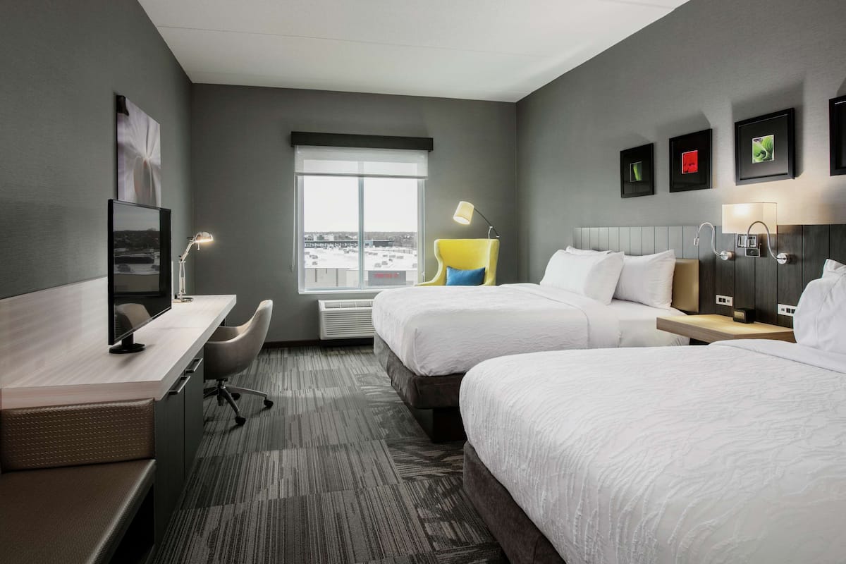 1 bedroom, hypo-allergenic bedding, desk, laptop workspace