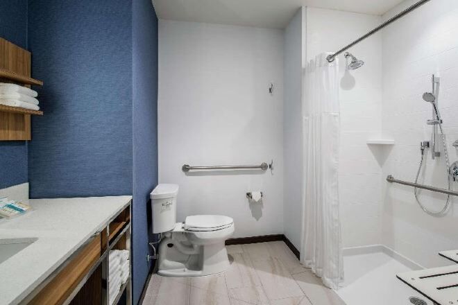 Salle de bain | Articles de toilette (gratuits), séchoir à cheveux, serviettes fournies