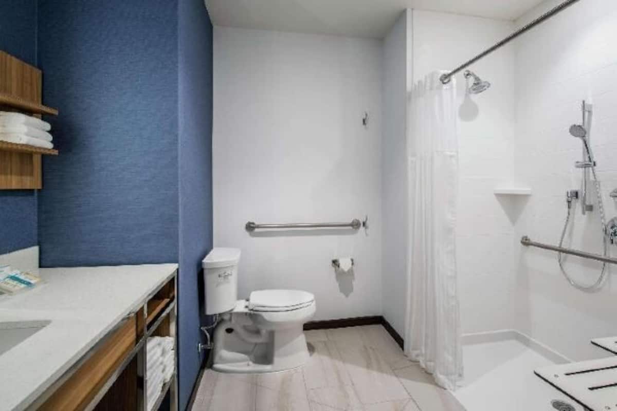 Salle de bain | Articles de toilette (gratuits), séchoir à cheveux, serviettes fournies