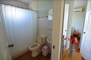 Shower, pancuran hujan,  dan handuk