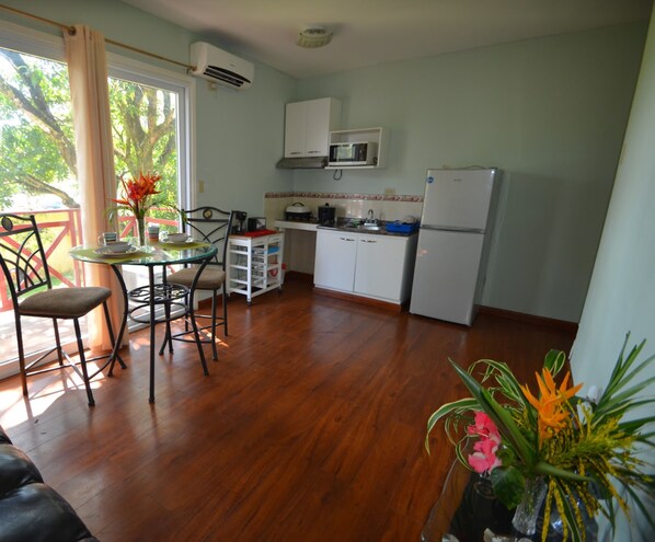 Apartment, 2 Bedrooms | Private kitchen
