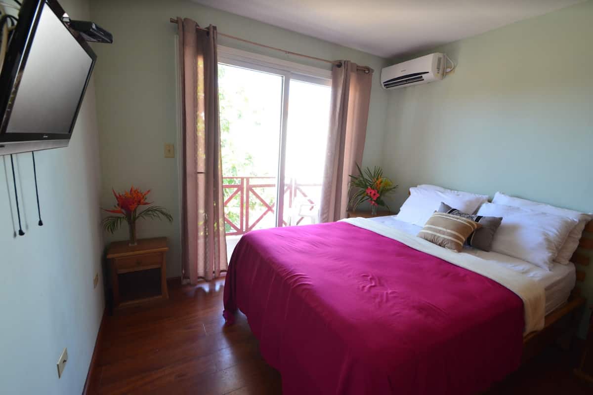 2 bedrooms, desk, iron/ironing board (on request), WiFi (free)