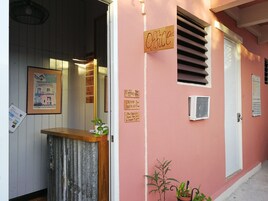 Check-in/check-out kiosk