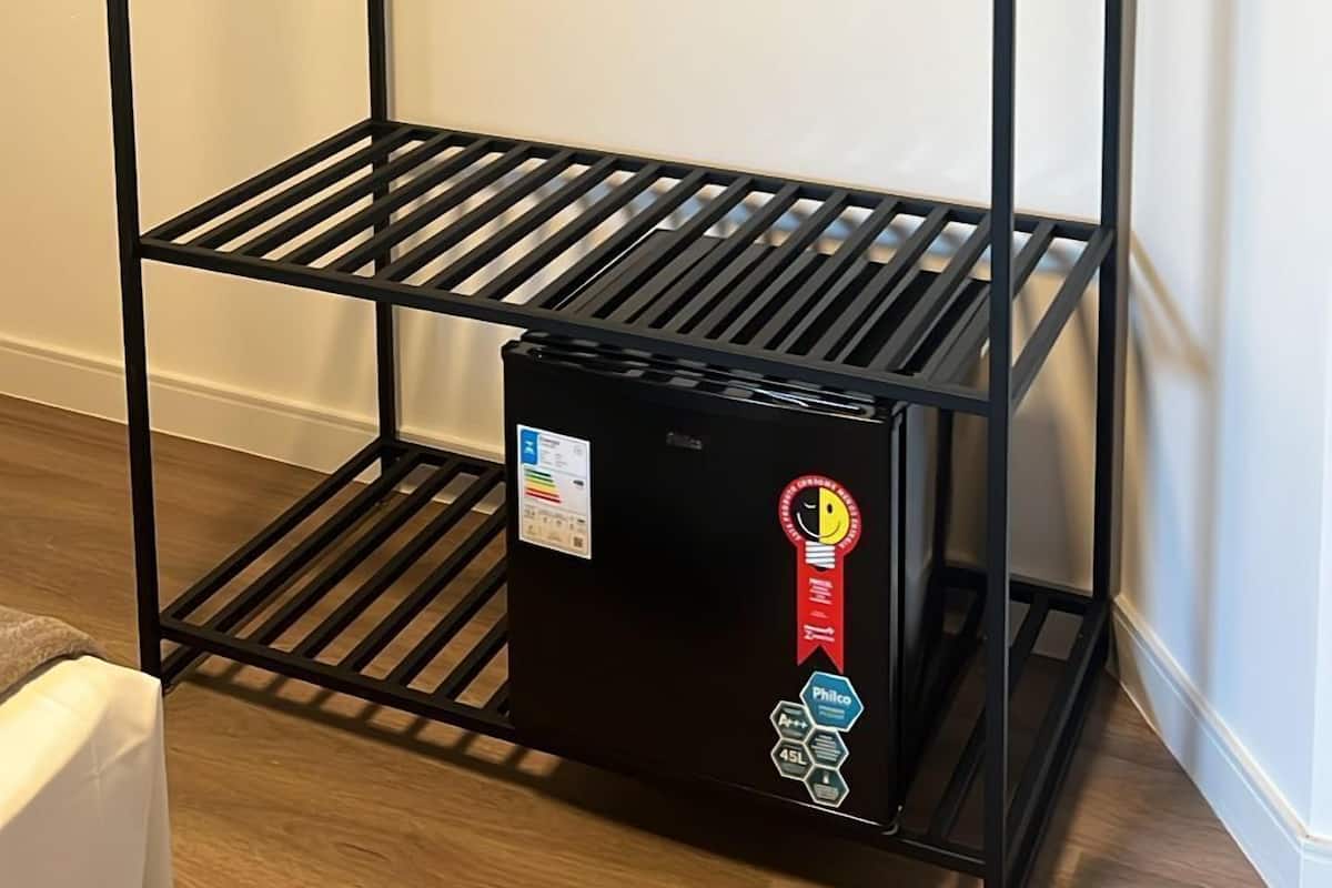 Deluxe Single Room | Minibar, in-room safe, desk, blackout drapes