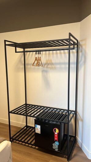 Deluxe Single Room | Minibar, in-room safe, desk, blackout drapes