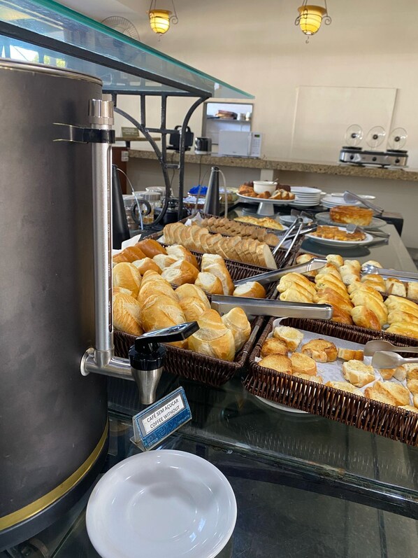 Colazione a buffet inclusa, servita tutte le mattine