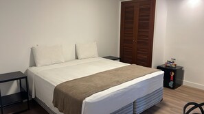 Quarto luxo | Frigobar, cofres nos quartos, escrivaninha, cortinas blackout