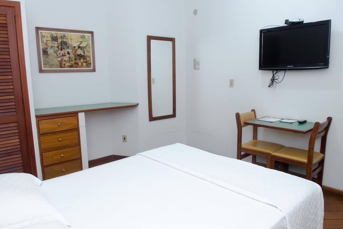 Minibar, coffres-forts dans les chambres, bureau, rideaux occultants