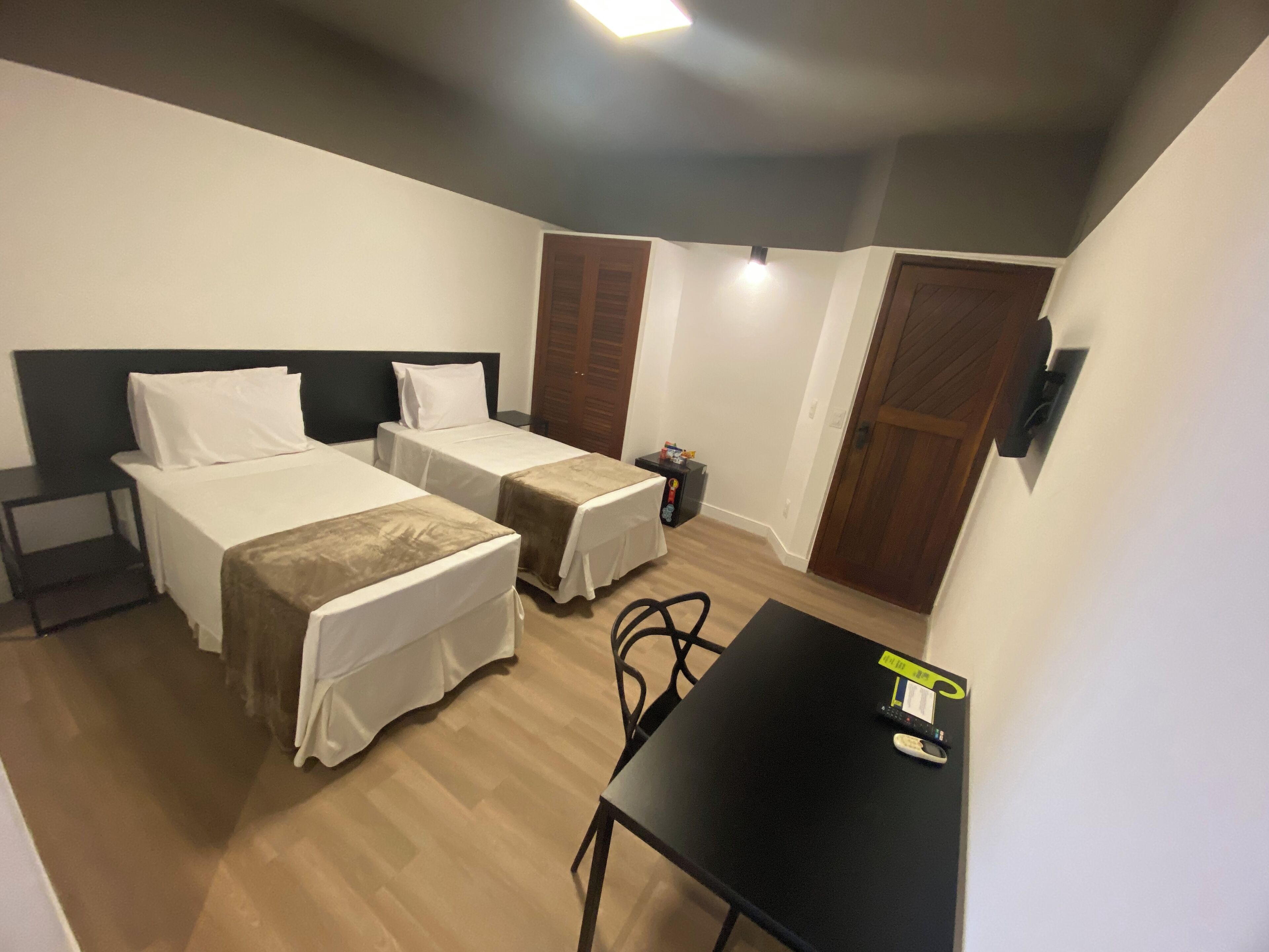 Deluxe Single Room | Minibar, in-room safe, desk, blackout curtains