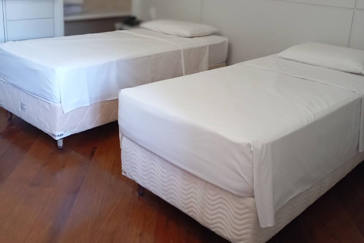 Executive Twin Room, 2 Twin Beds | Minibar, desk, blackout drapes, WiFi (free)