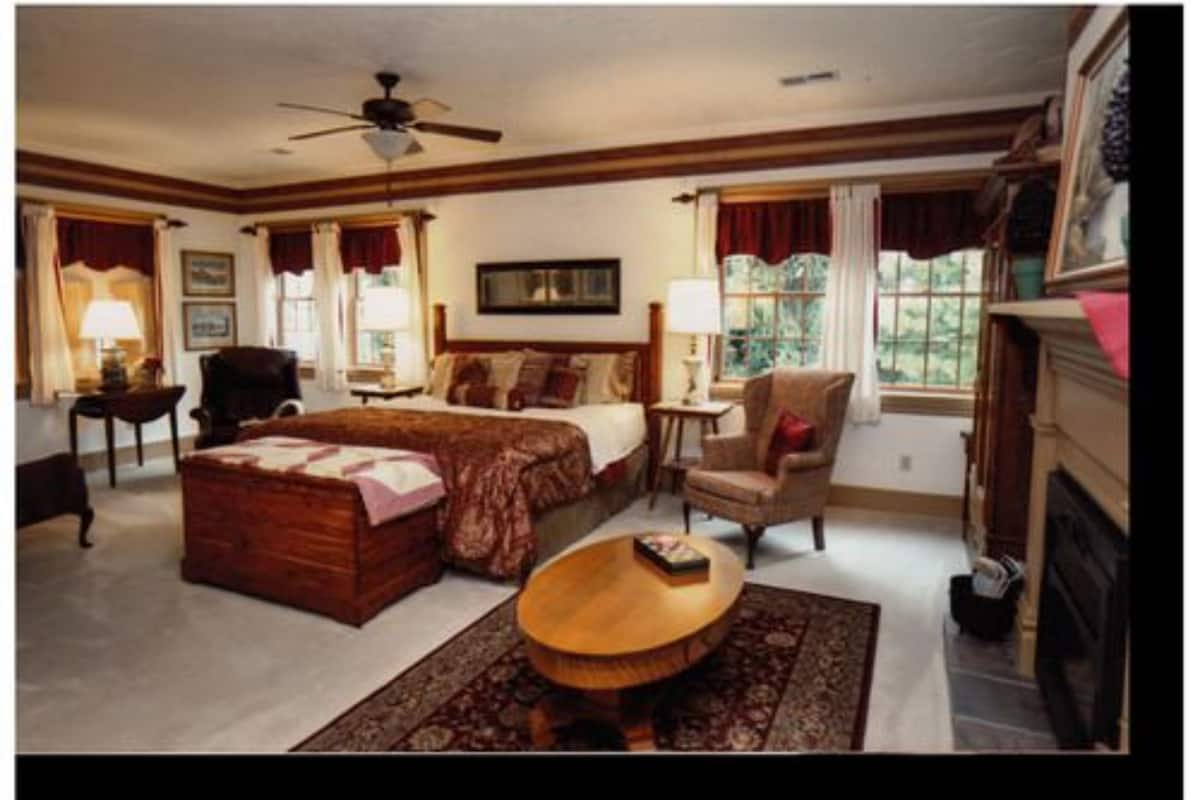 Zimmer, eigenes Bad (Laurel King Suite Romantic Get Away)