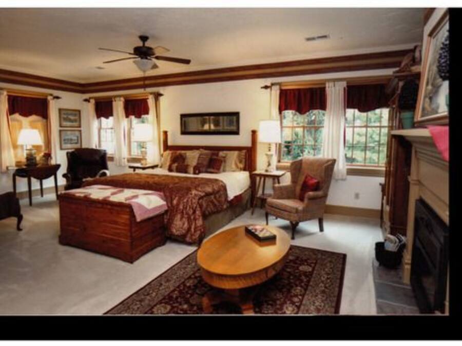 Room, Private Bathroom (Laurel King Suite Romantic Get Away) | Desk, soundproofing, iron/ironing board, free WiFi