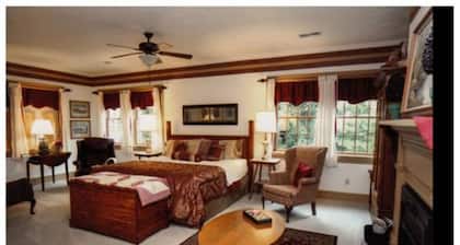 Deer Creek Winery and Watson Estate Bed & Breakfast