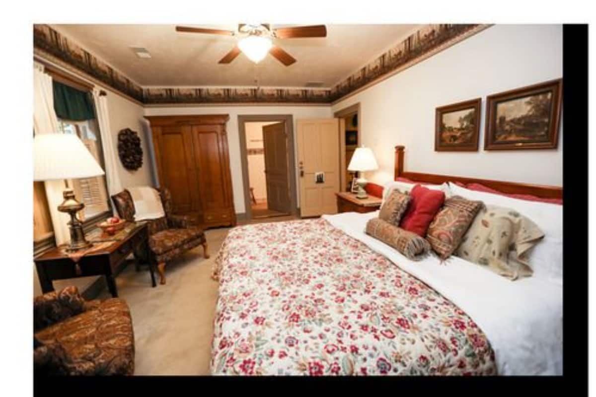 Room, Private Bathroom (Woodlands King Room) | Soundproofing, iron/ironing board, free WiFi, bed sheets