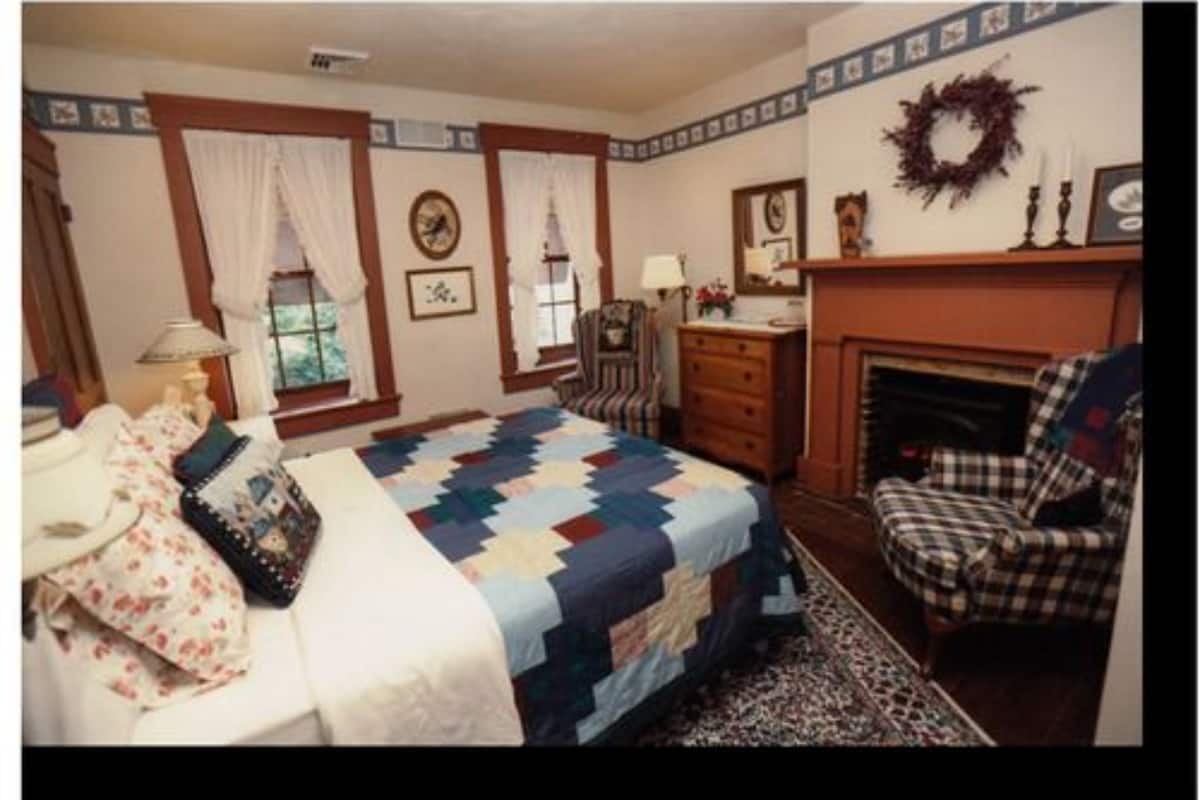 Room, Private Bathroom (Bluebird Room) | Soundproofing, iron/ironing board, free WiFi, bed sheets