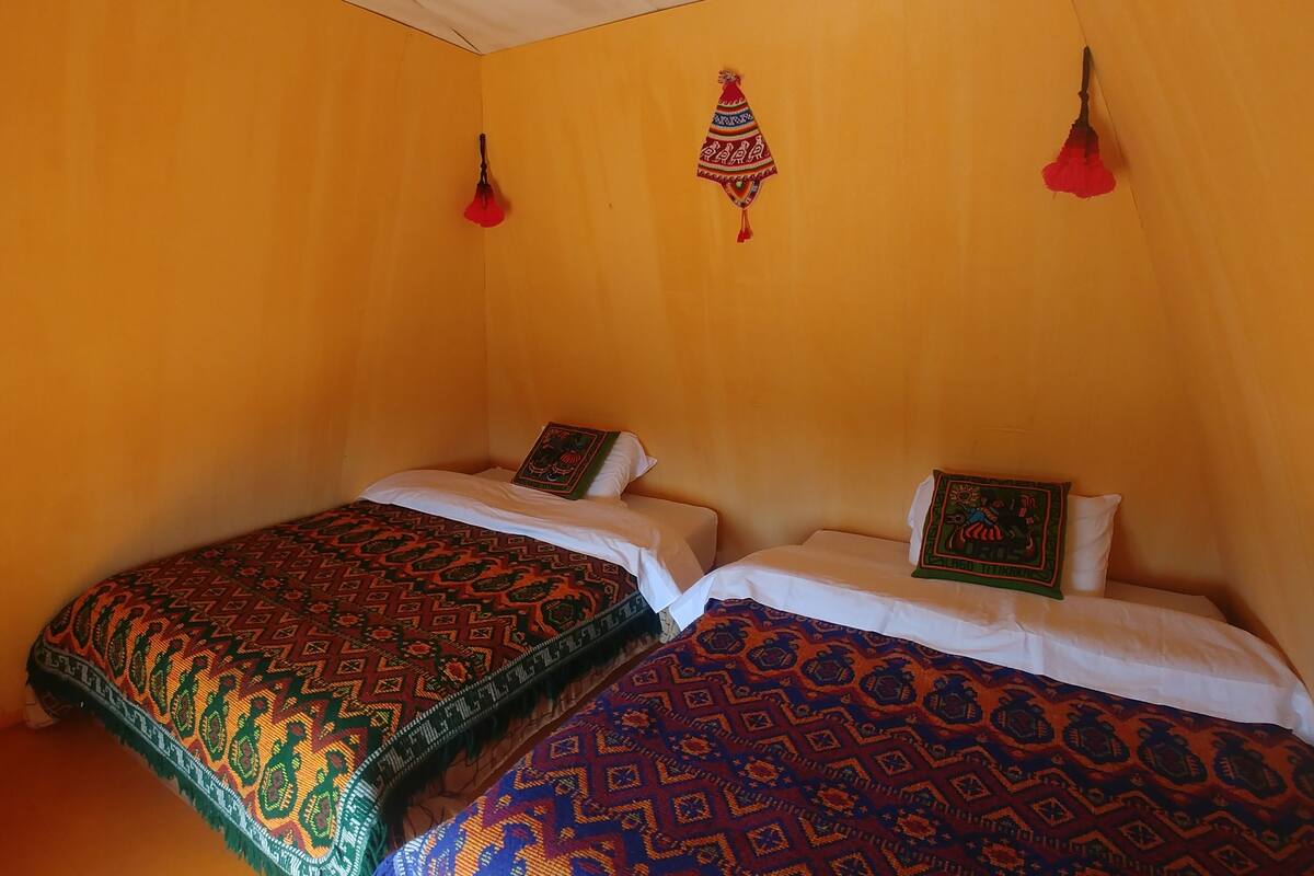 Design Double Room, Shared Bathroom, Lakeside | WiFi (surcharge), bed sheets
