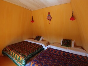 Design Double Room, Shared Bathroom, Lakeside | WiFi, bed sheets