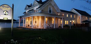 Front of property - evening/night - The Elmere House Bed & Breakfast (Wells)