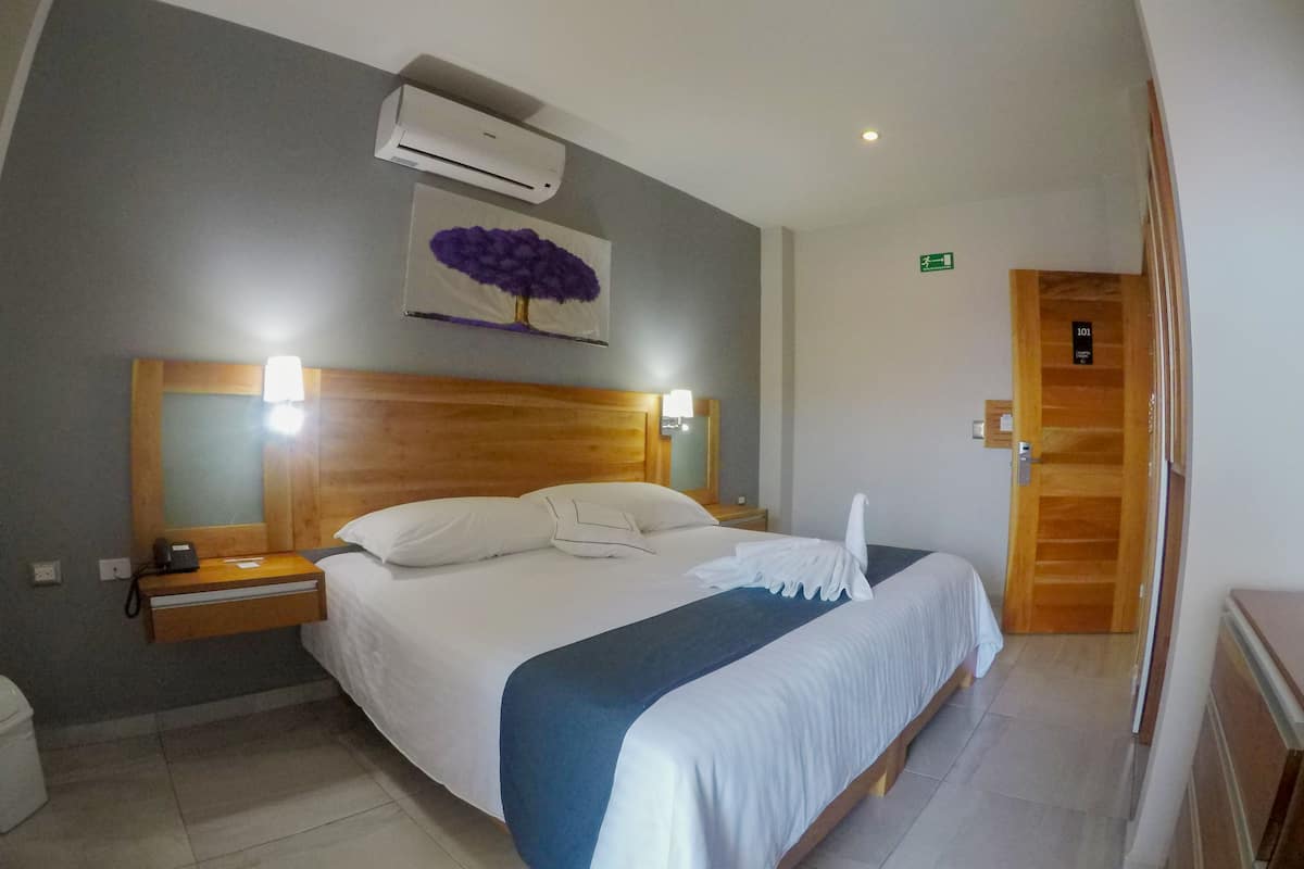 Double Room, 1 King Bed | Desk, iron/ironing board, free WiFi