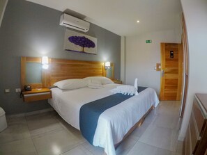 Double Room, 1 King Bed | Desk, iron/ironing board, free WiFi