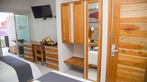Habitación cuádruple | Servicio de la habitación