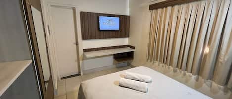 Basic Apartment | 1 bedroom, in-room safe, blackout drapes