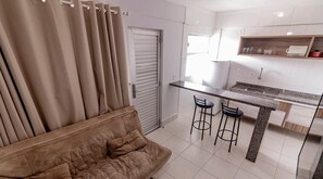 Basic Apartment | Living area | 32-inch LED TV with cable channels, TV - Lacqua Di Roma - JC Temporada (Caldas Novas)