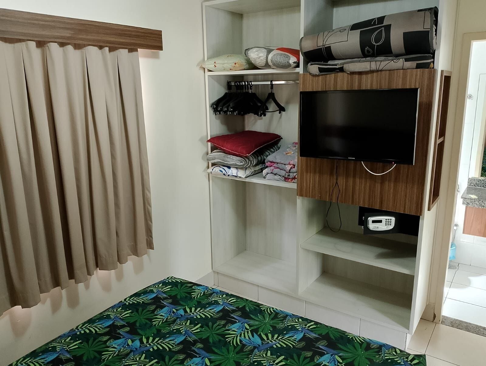 Basic Apartment | 1 bedroom, in-room safe, blackout curtains