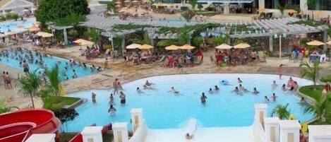 12 udendørs pools, parasoller, liggestole