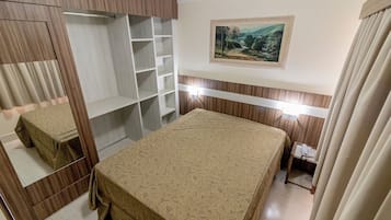 Lägenhet Basic | 1 sovrum, värdeförvaringsskåp på rummet och mörkläggningsgardiner