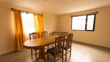 Classic Apartment, 1 Bedroom | In-room dining