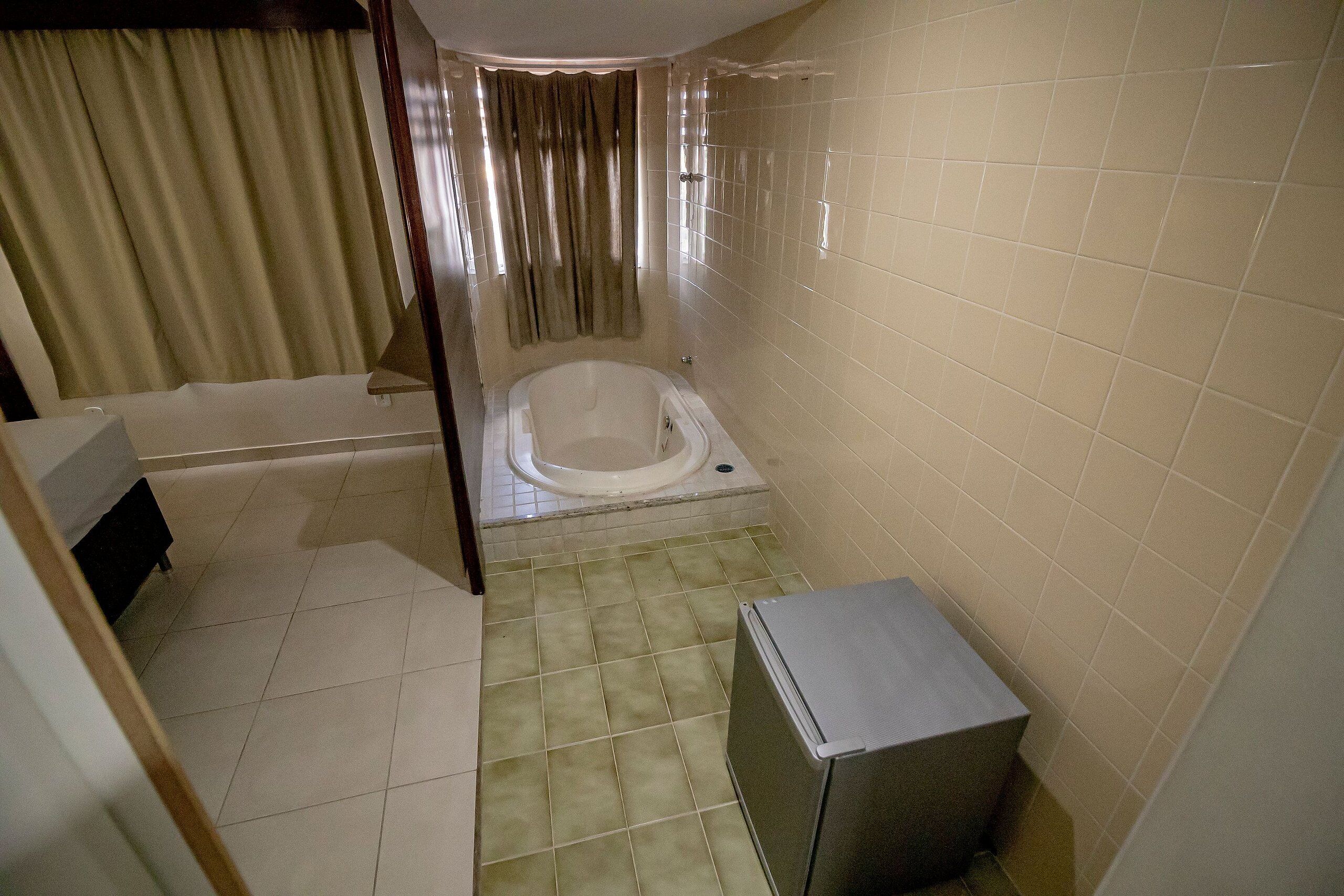 basic apartment, 1 bedroom | bathroom | combined shower/bathtub, jetted bath, free toiletries, towels