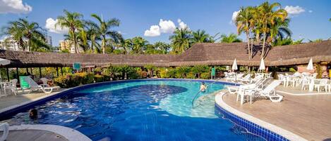 6 outdoor pools, pool umbrellas, pool loungers