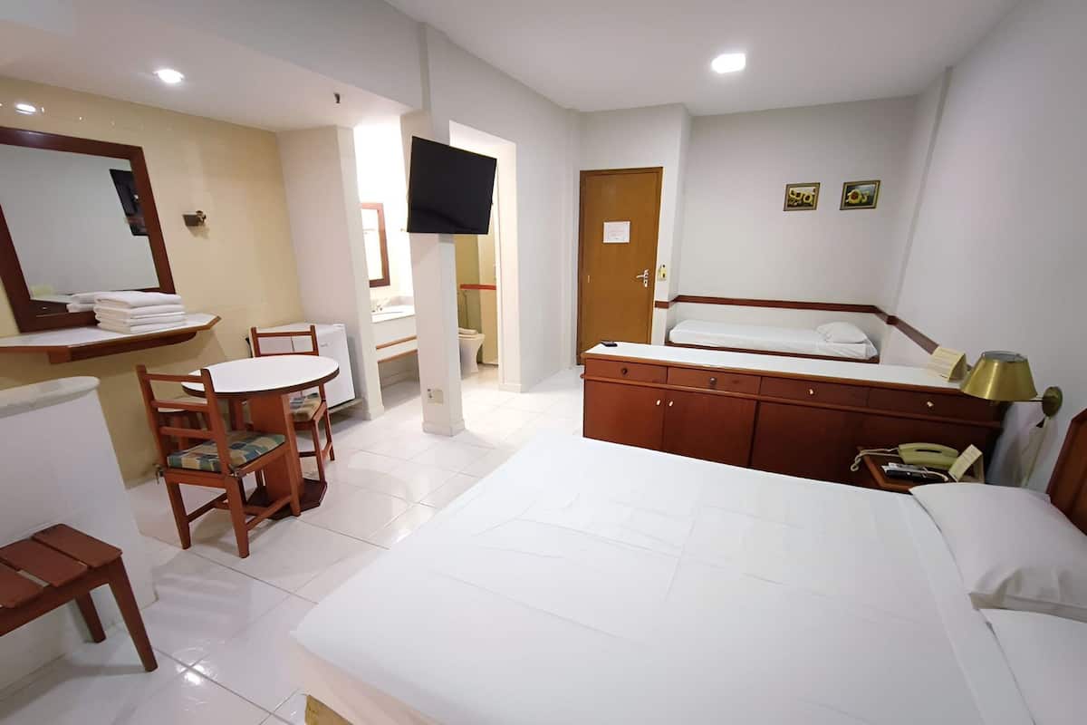 Suite | WiFi (free), bed sheets